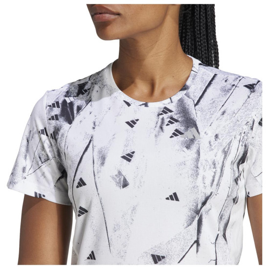 Adidas Γυναικεία κοντομάνικη μπλούζα Run It Brand Love Tee Adidas Γυναικεία κοντομάνικη μπλούζα Run It Brand Love Tee